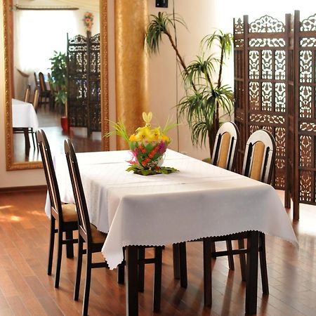 Hotel Restauracja Lorenzo Stopnica Bagian luar foto