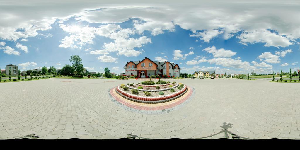 Hotel Restauracja Lorenzo Stopnica Bagian luar foto