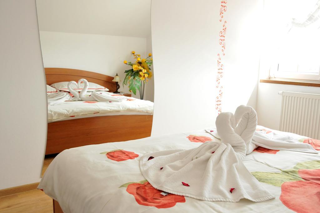 Hotel Restauracja Lorenzo Stopnica Bagian luar foto