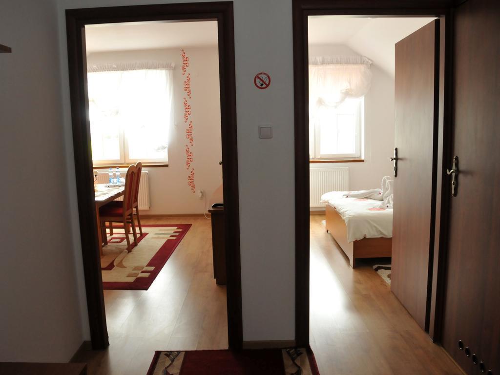 Hotel Restauracja Lorenzo Stopnica Ruang foto