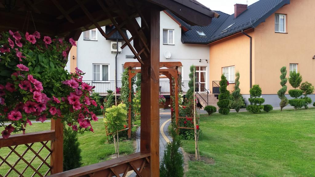 Hotel Restauracja Lorenzo Stopnica Bagian luar foto
