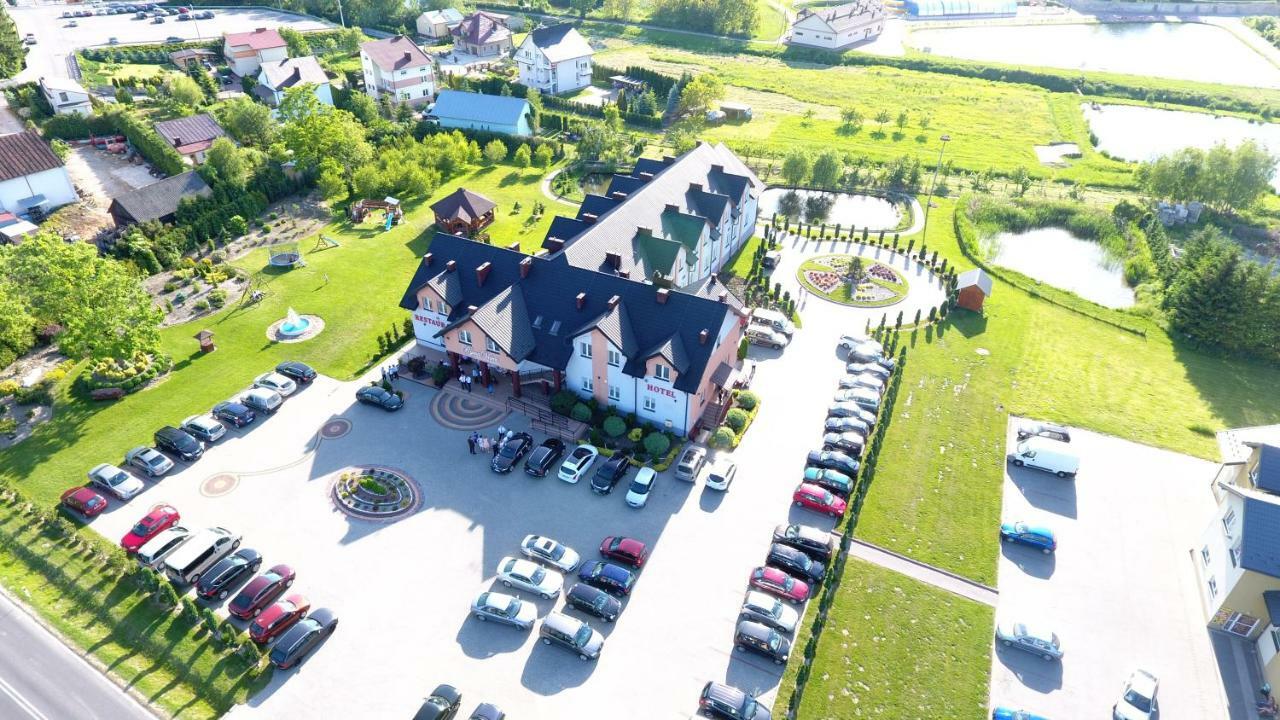 Hotel Restauracja Lorenzo Stopnica Bagian luar foto